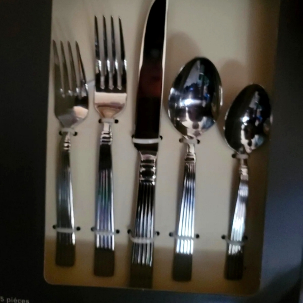 Reed & Barton Crescendo II Service For 6 Flatware Set. 30 pieces